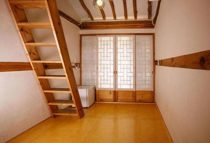 חדר משפחתי, Gaeunchae