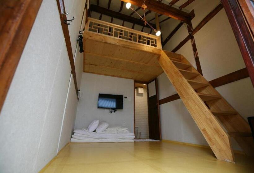 חדר משפחתי, Gaeunchae