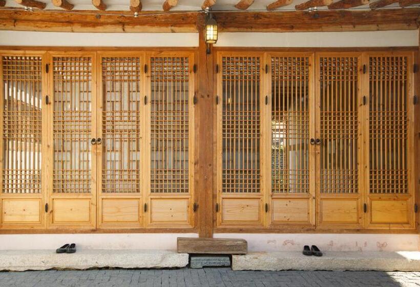 חדר משפחתי, Gaeunchae