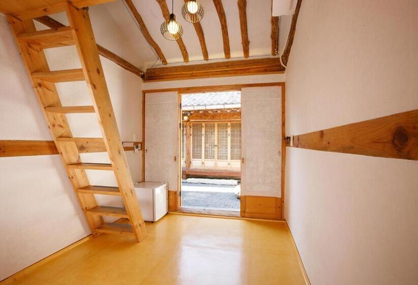 חדר משפחתי, Gaeunchae