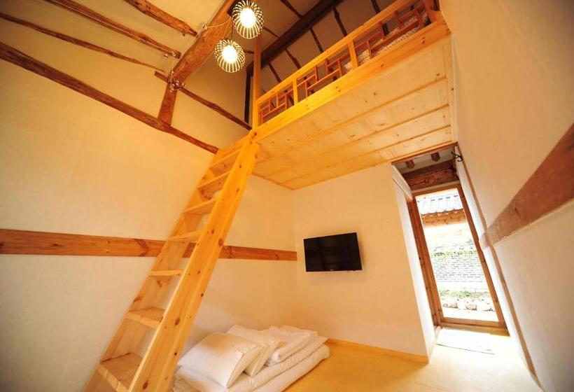 חדר משפחתי, Gaeunchae