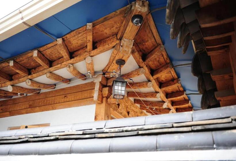 חדר משפחתי, Gaeunchae