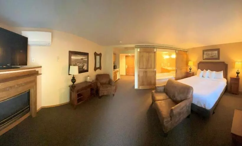 سوئیت جونیور با ماساژ آبی, The Lodge At Leathem Smith