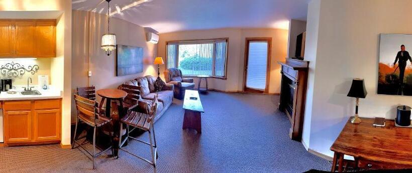 Люкс Кровать Кинг, The Lodge At Leathem Smith