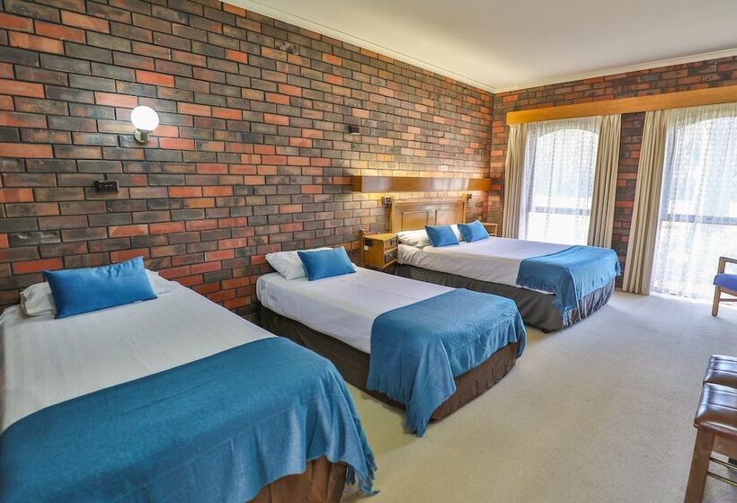 패밀리 룸, Two Rivers Motel