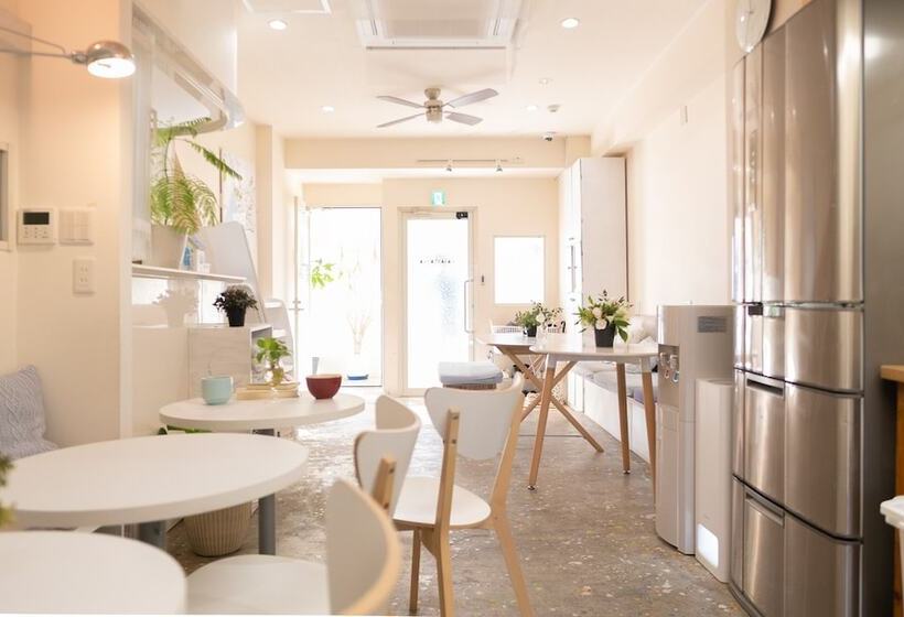 스탠다드 4인용 룸 공용 욕실, Casa Blanca Guesthouse