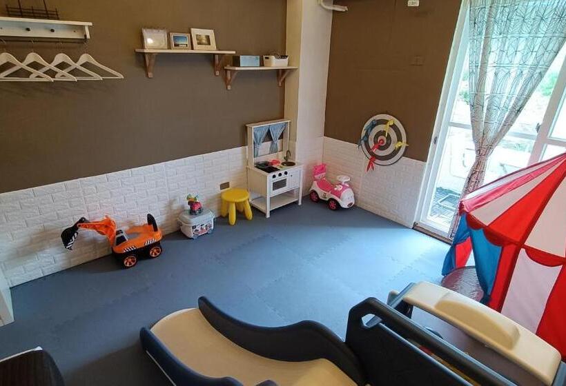 اتاق خانوادگی با چشمانداز کوه, 仲夏墾丁親子民宿