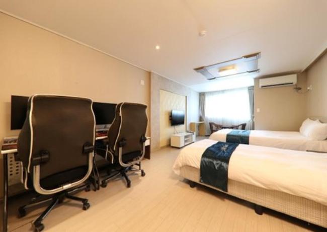 高级大房间, R&t