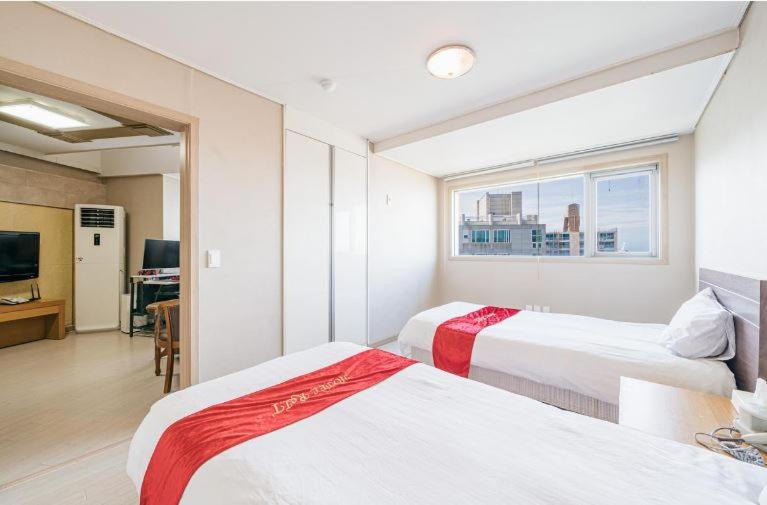 豪华三人间, R&t