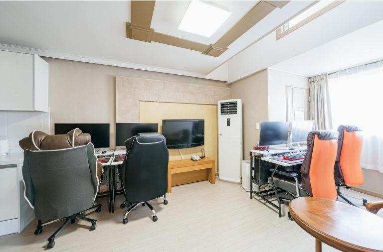 豪华三人间, R&t