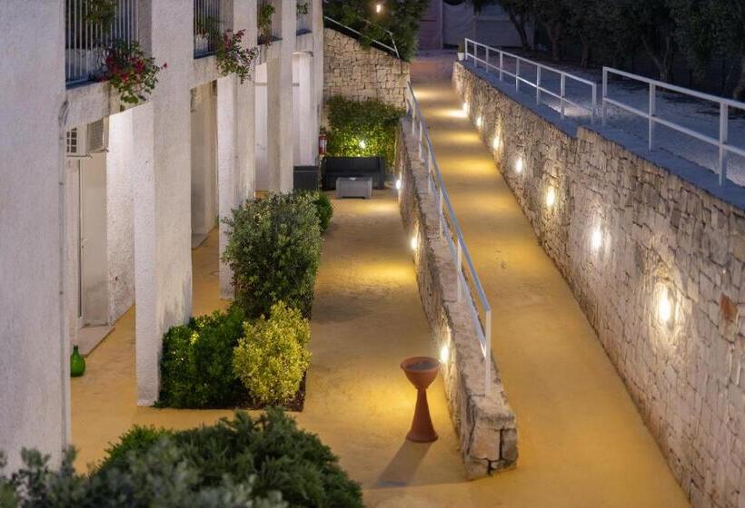 חדר סטנדרט, Reverse