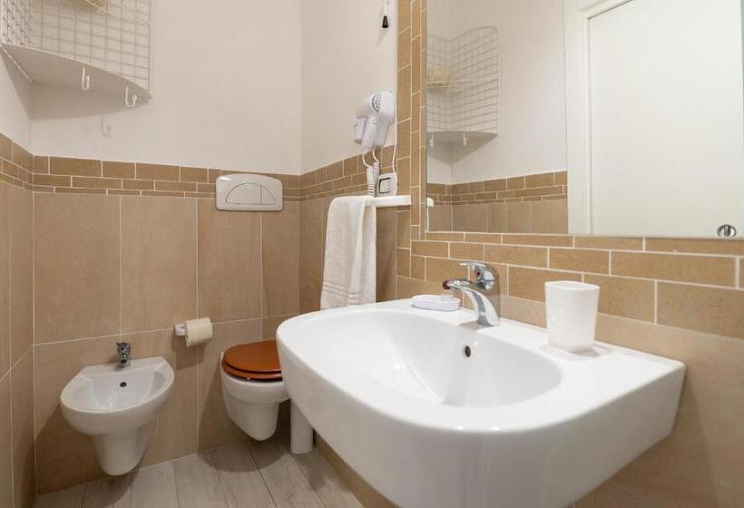 חדר סטנדרט יחיד, Reverse