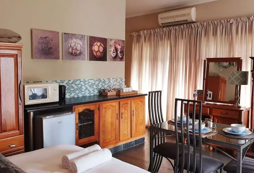 スタンダードトリプルルーム, Pumleni Guesthouse