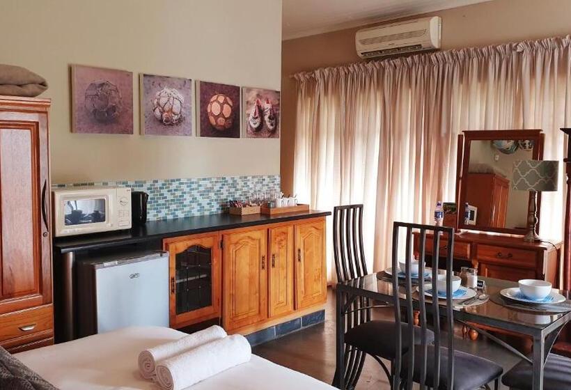 غرفة قياسية ثلاثية, Pumleni Guesthouse