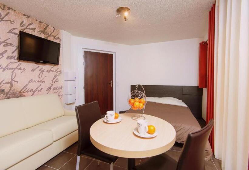 Superior studio with terrace, Villa Serafina Apartements