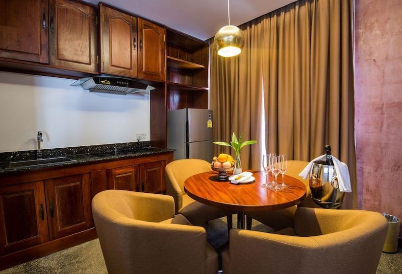 סוויטה אקזקיוטיב, Almond Hotel Bassac River