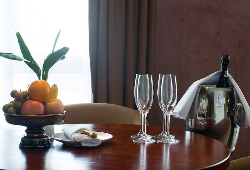 סוויטה אקזקיוטיב, Almond Hotel Bassac River