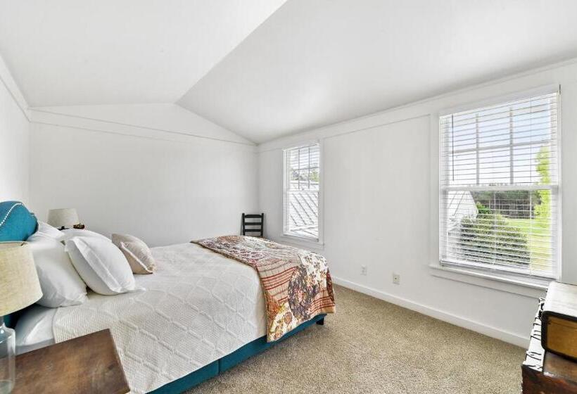 منزل غرفة نوم واحدة, The Farmhouse Inn