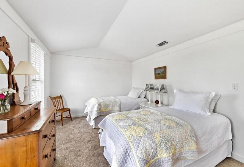 منزل غرفة نوم واحدة, The Farmhouse Inn