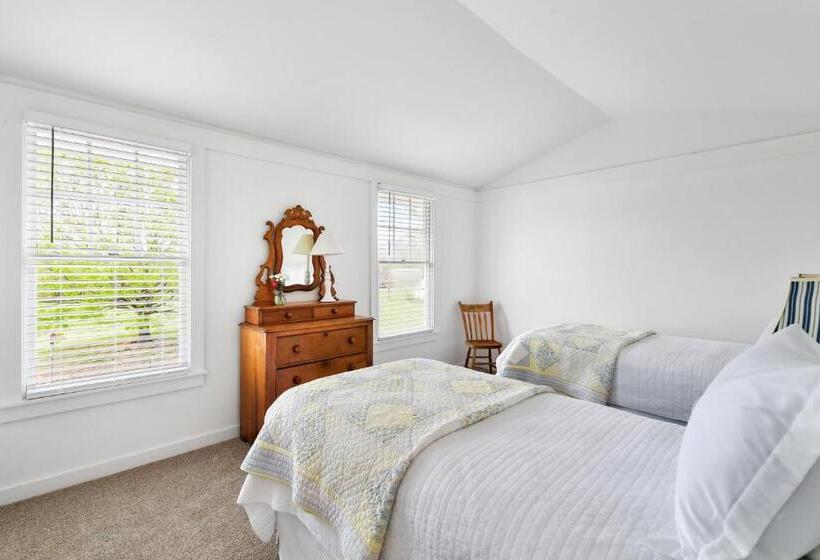 منزل غرفة نوم واحدة, The Farmhouse Inn