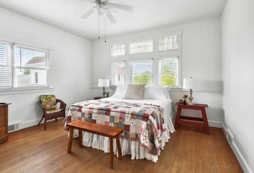 غرفة قياسية سرير كينج, The Farmhouse Inn