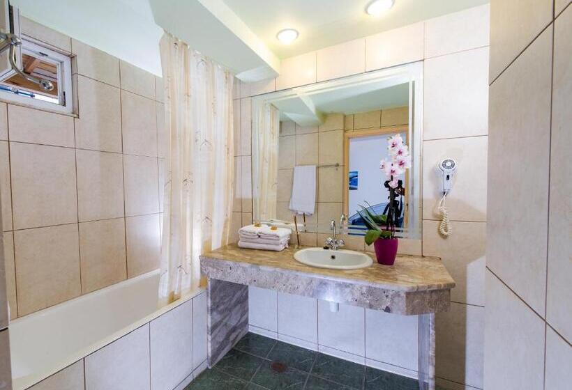 标准工作室, Creta