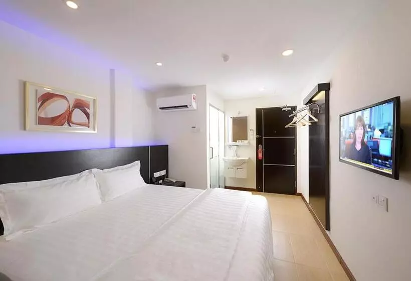 キングサイズベッドのデラックスルーム, Ernes Hotel Bayu Mutiara