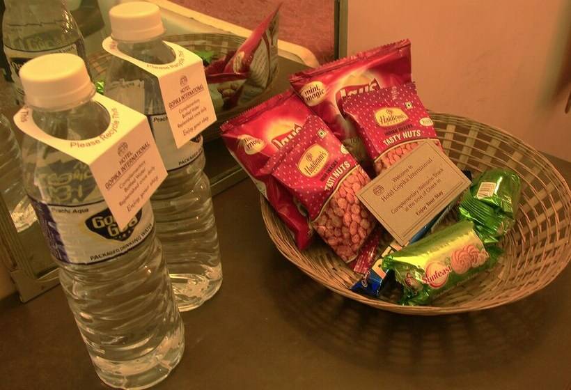 غرفة قياسية, Gopika International