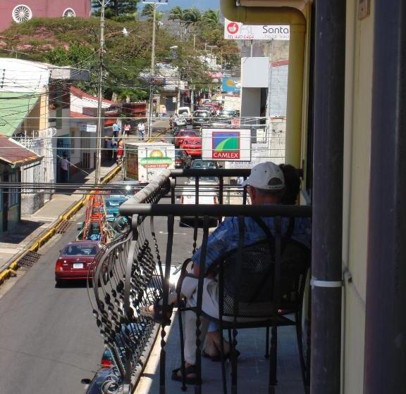 四人高级间, La Guaria Inn & Suites