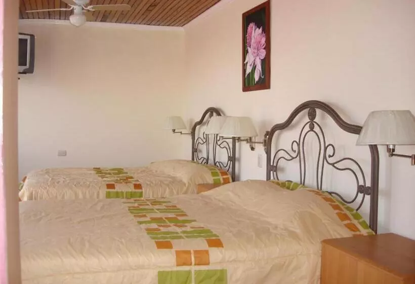 اتاق سوپریور چهار تخته, La Guaria Inn & Suites