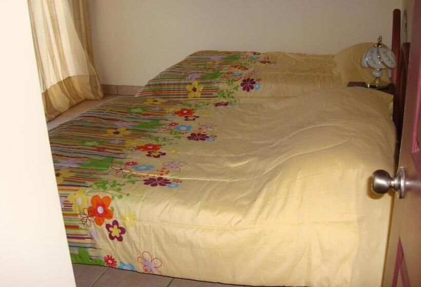 标准三人间, La Guaria Inn & Suites