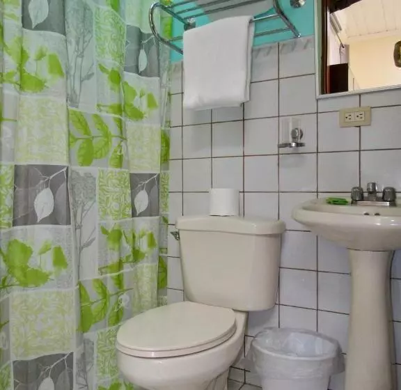 اتاق استاندارد سه نفره, La Guaria Inn & Suites