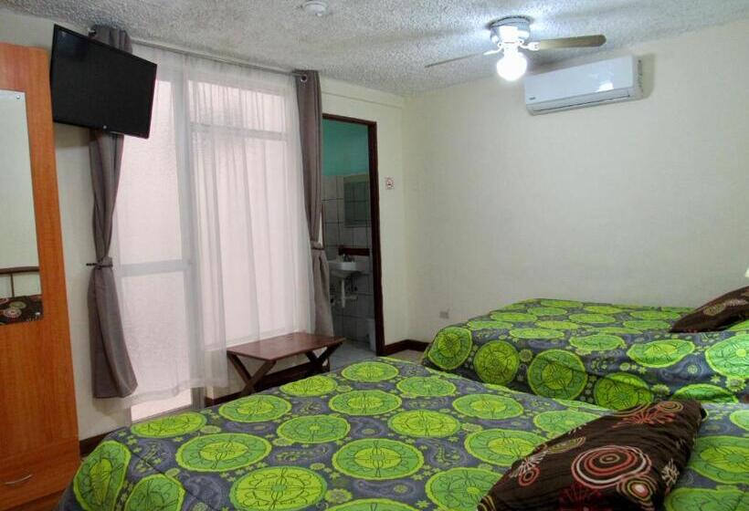 标准三人间, La Guaria Inn & Suites