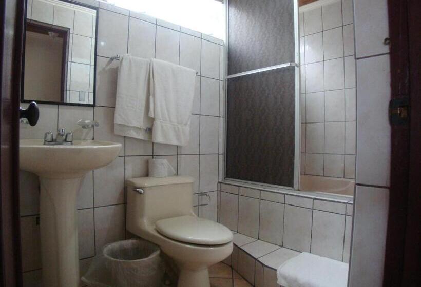 اتاق خانوادگی, La Guaria Inn & Suites