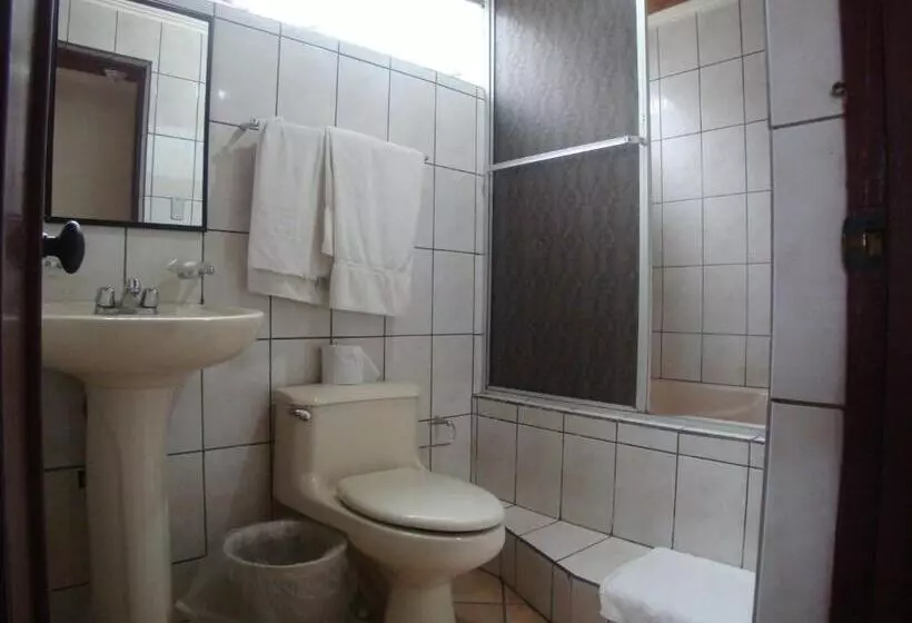 اتاق خانوادگی, La Guaria Inn & Suites