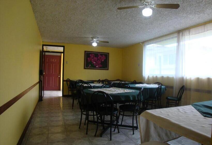 经济型三人房间, La Guaria Inn & Suites