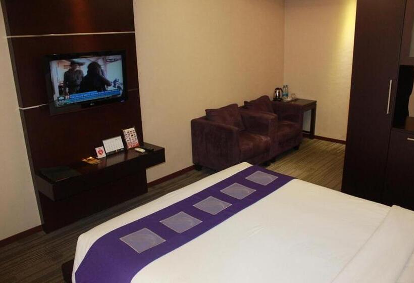 Номер Superior Кровать Кинг, Metro Hotel Jababeka