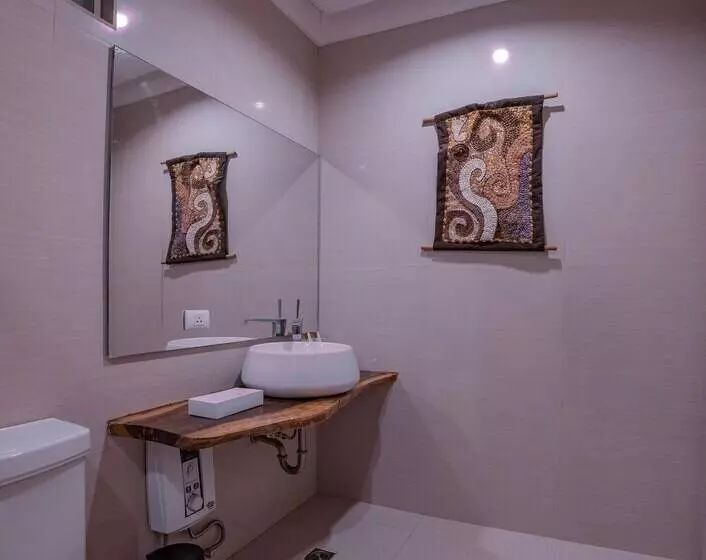 سوئیت پرزیدنت, One Manalo Place