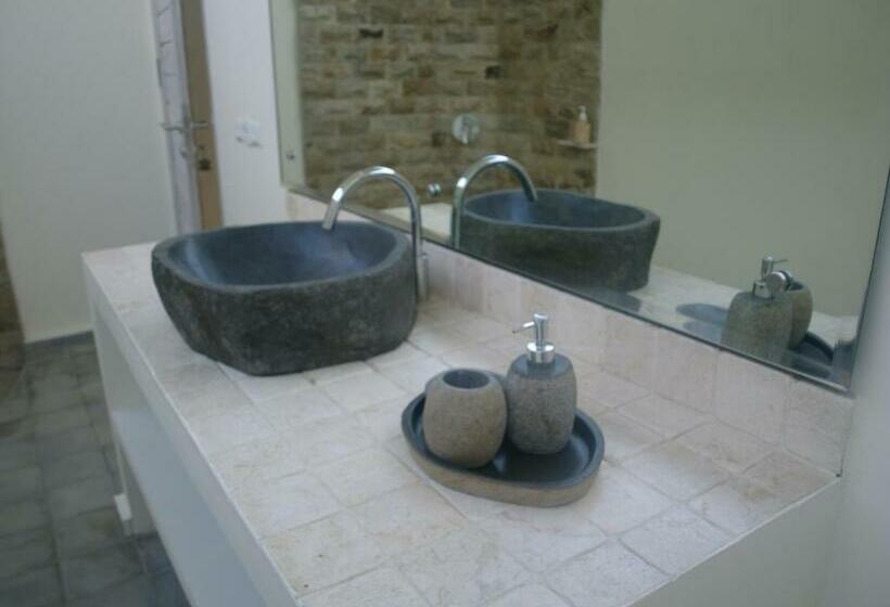 غرفة ديلوكس مطلة على حمام السباحة, Tamoa Boutique