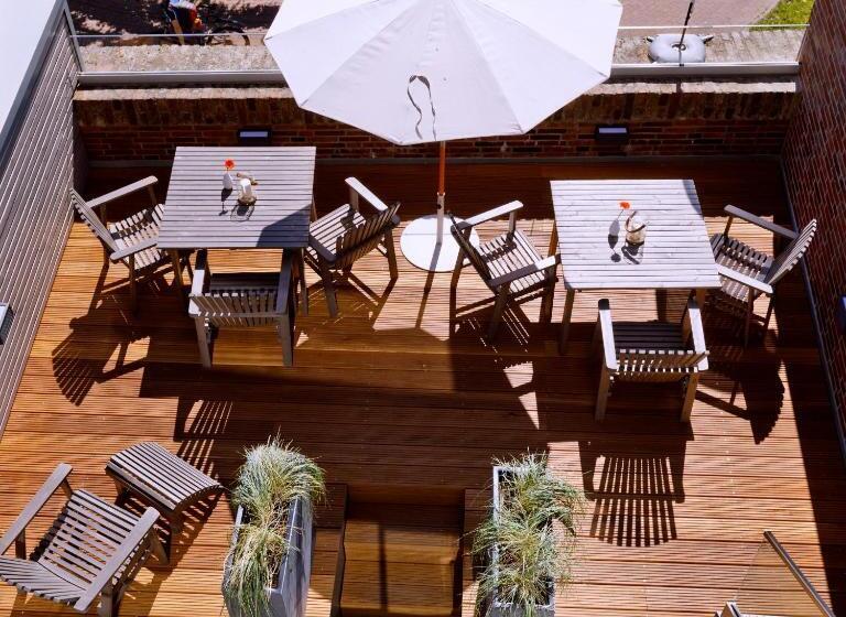 غرفة قياسية مزوَّدة بتراس, Logierhaus Rheintoreins