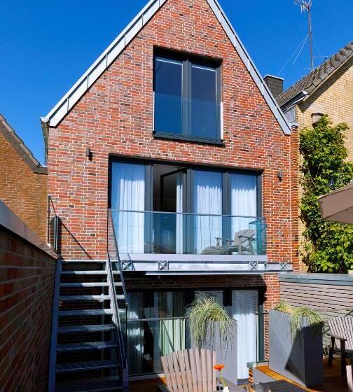 غرفة قياسية مزوَّدة بتراس, Logierhaus Rheintoreins