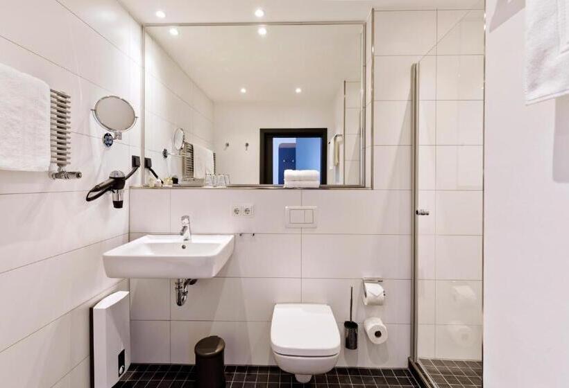 غرفة قياسية مزوَّدة بتراس, Logierhaus Rheintoreins