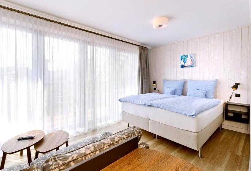 غرفة قياسية مزوَّدة بتراس, Logierhaus Rheintoreins