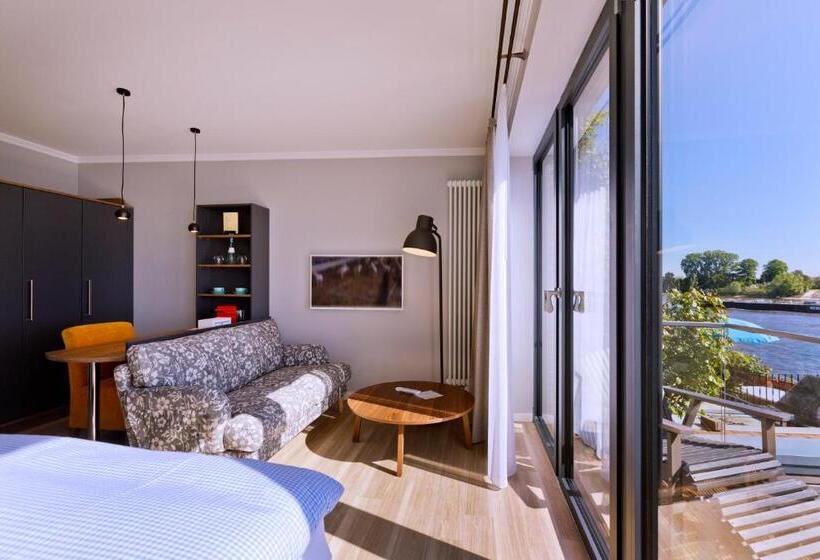 غرفة قياسية مزوَّدة بشُرفة, Logierhaus Rheintoreins