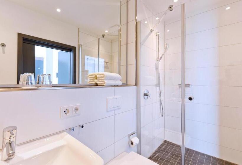 غرفة قياسية مزوَّدة بشُرفة, Logierhaus Rheintoreins