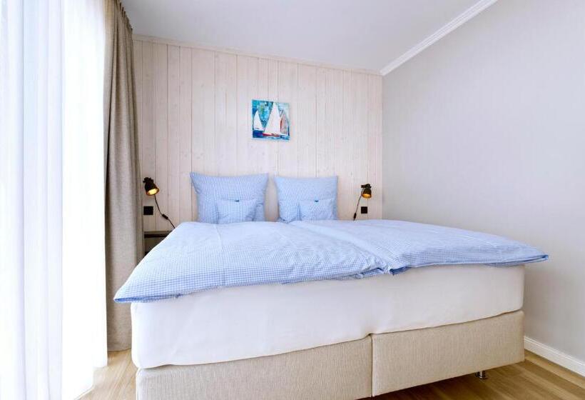 غرفة قياسية مزوَّدة بتراس, Logierhaus Rheintoreins