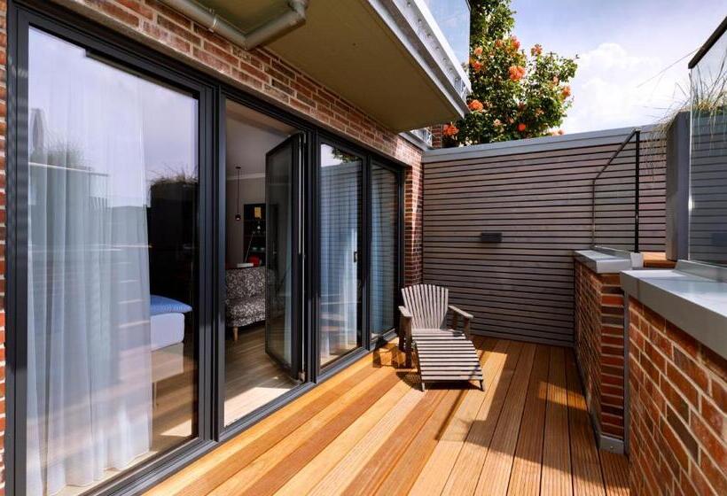 غرفة قياسية مزوَّدة بتراس, Logierhaus Rheintoreins