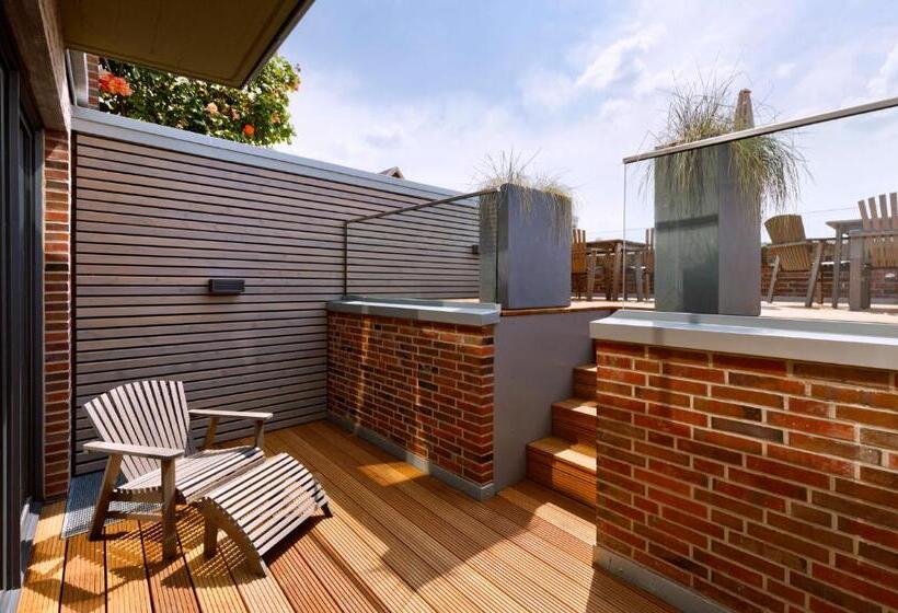 غرفة قياسية مزوَّدة بتراس, Logierhaus Rheintoreins