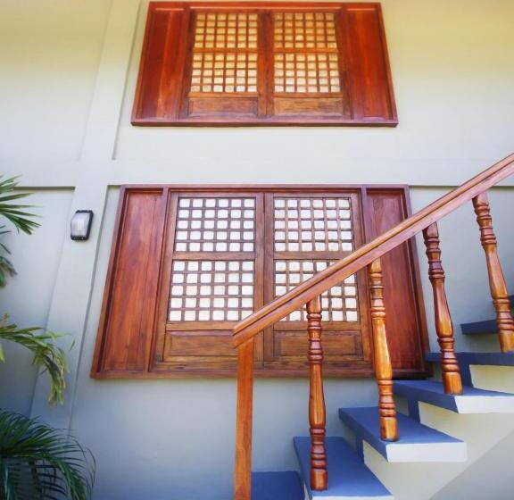 اتاق لوکس با چشمانداز باغ, Balai Sa Baibai