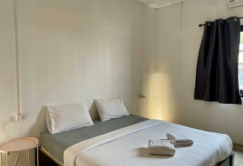 غرفة ديلوكس, Nokhook House